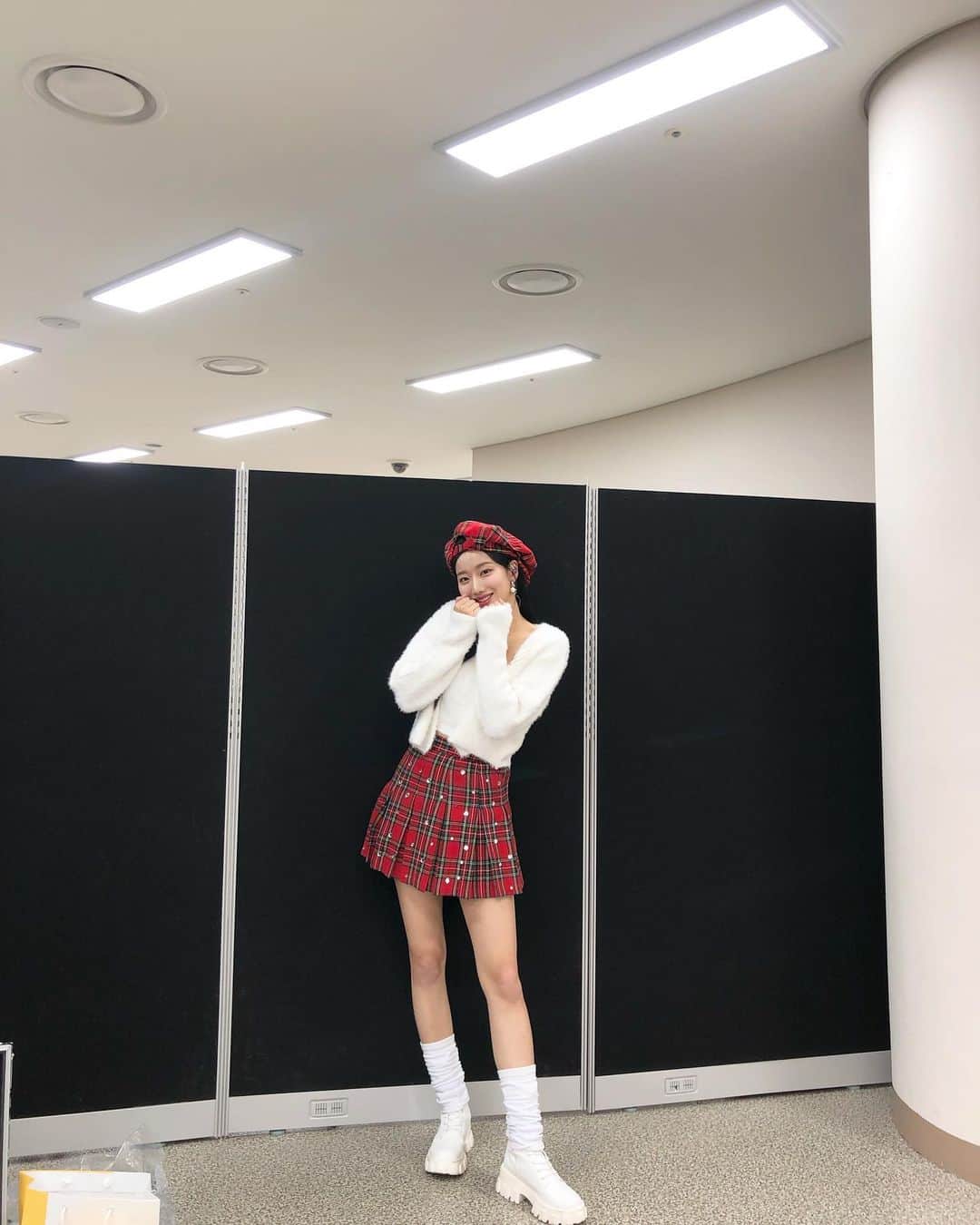 ナウンのインスタグラム：「우리가 처음한 무대✨🤍🙏」