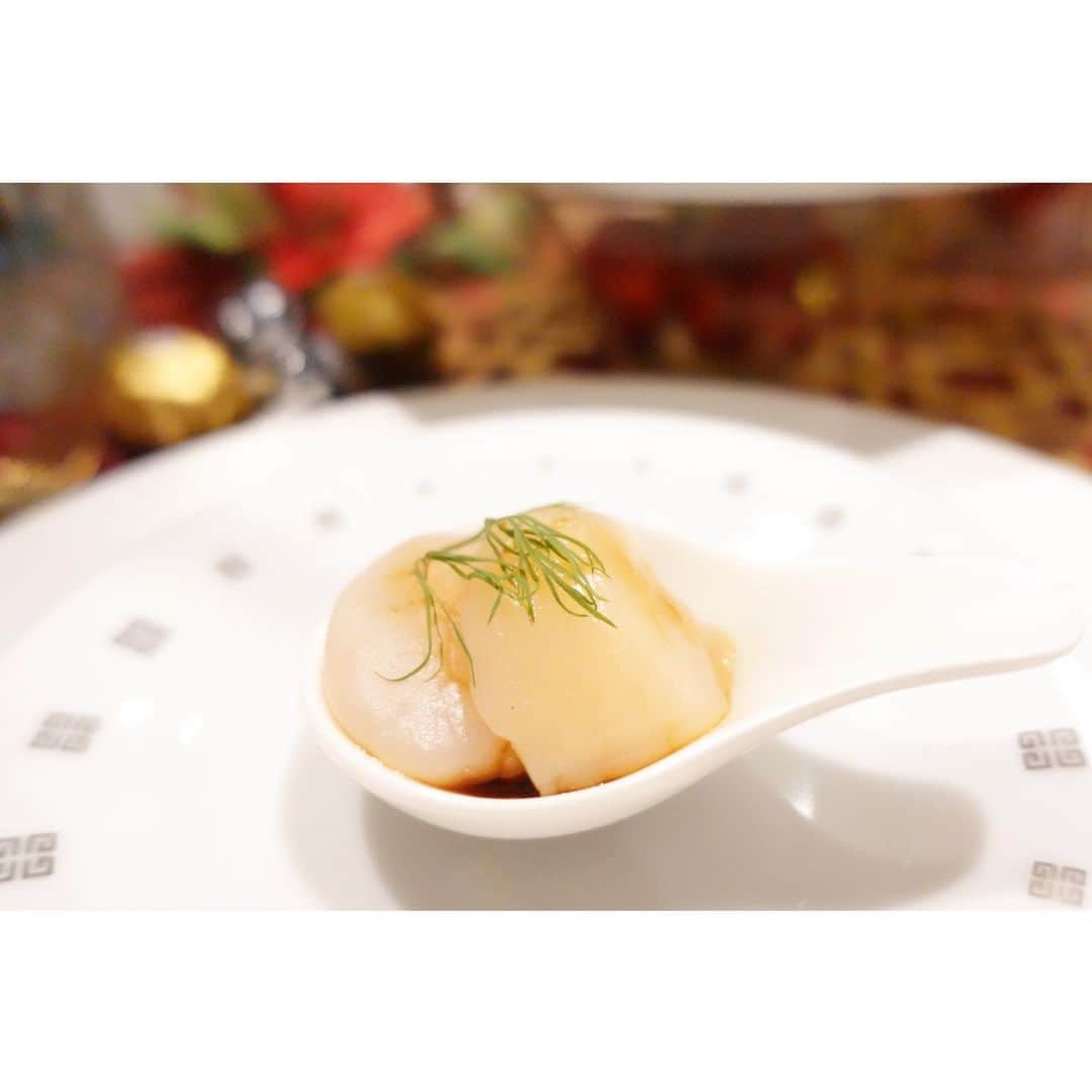 清水のぶよさんのインスタグラム写真 - (清水のぶよInstagram)「， 2020クリスマスパーティのメニュー🎄🍴✨ いつもと同じメニューでも 器の置き方で見え方が変わりますね。 ， #クリスマス #クリスマスディナー #クリスマスパーティ #ホームパーティ #ホームパーティー料理  #自宅 #ディナー #おうちディナー #おうちレストラン」12月26日 13時28分 - meika_shimizu