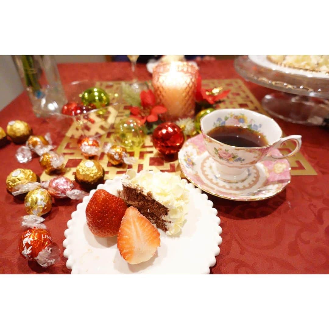 清水のぶよさんのインスタグラム写真 - (清水のぶよInstagram)「， 2020クリスマスパーティのメニュー🎄🍴✨ いつもと同じメニューでも 器の置き方で見え方が変わりますね。 ， #クリスマス #クリスマスディナー #クリスマスパーティ #ホームパーティ #ホームパーティー料理  #自宅 #ディナー #おうちディナー #おうちレストラン」12月26日 13時28分 - meika_shimizu