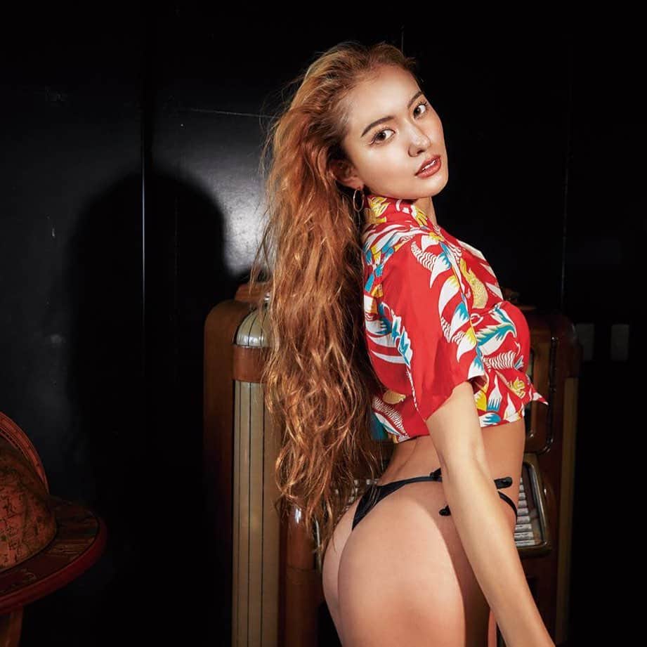CYBERJAPAN Staffのインスタグラム：「＜購⼊者特典＞サイン⼊り＆イベント限定カバー写真集︕  CYBERJAPAN DANCERS KAREN 1stソロ写真集『KAREN』 発売記念（抽選）お渡し会開催！  http://ikebukuro.books-sanseido.co.jp/events/5719  CYBERJAPAN DANCERS KARENさんの1stソロ写真集『KAREN』の刊⾏を記念して、サイン⼊り＆イベント限定カバー写真集のお渡し会を開催いたします︕ 本イベントへのご参加は抽選⽅式となります。購⼊後、ご応募いただいたお客様の中から抽選でご当選された⽅のみがお渡し会に参加可能です。 当選されなかった場合も、購⼊特典として『サイン⼊り＆イベント限定カバー写真集』を店頭または着払い配送でお渡しいたします︕  注意事項: 感染対策についてはイベント詳細ページを必読お願いします。  【お渡し会イベント概要】 2021年1⽉23⽇（⼟）14時〜 場所︓池袋近郊 ※詳細は当選者のみにお知らせいたします  イベント参加者数（当選者数）: 100名予定  ※1冊ご購⼊につき1⼝分ご応募いただけます。  ※お⼀⼈あたりのお申込み可能な上限はございません。 ※複数応募の場合、複数当選の可能性がございます。  イベント参加（当選） 特典 ①サイン⼊り＆イベント限定カバー写真集（サインは事前記⼊）をご本⼈からお渡し ②ツーショット撮影  【イベント対象写真集】『ＫＡＲＥＮ』（トランスワールドジャパン）価格︓税込2,640円   イベント対象写真集購⼊ページでご購⼊いただいたお客様には、以下の特典有り。 (1) 1⽉23⽇（⼟）イベントへの抽選応募権 (2) サイン⼊り＆イベント限定カバー（サインは事前記⼊） ※イベント限定カバーは、通常や初回限定版とはデザインが異なります。  【参加条件】※必ずお読みください※ ①2020年12⽉26⽇（⼟）12時〜2021年1⽉7⽇（⽊）22時までに購⼊受付ページから、「イベント抽選応募権付き書籍」（税込2,640円）のご購⼊をお願いいたします。 ⇒ https://eventregist.com/e/hSwuyHaIYHMj   ② ①でご購⼊いただいたお客様は、2021年1⽉8⽇（⾦）10時〜1⽉14⽇（⽊）22時までに抽選応募申し込みページから、イベントへのご応募をお願いいたします。 ⇒ https://eventregist.com/e/bBZ8IHDvVCKj  ※抽選応募ページからのお申し込みが期間中に無かった場合は、⾃動的に落選となります。  ③当選/落選の結果は、1⽉15⽇（⾦）または1⽉16⽇（⼟）にメールでご連絡いたします。（イベント当⽇の集合時間や会場は当選通知メールに記載いたします。ご当選者のみへのお伝えとなります。） ・ご当選者には、1⽉23⽇（⼟）当⽇イベント内にて、ご本⼈より写真集（サイン⼊り/イベント限定カバー）をお渡しとツーショット撮影がございます。 ・ご当選されなかったお客様へは、1⽉19⽇（⽕）以降、ご登録時の指定のお引取⽅法での写真集（サイン⼊り/イベント限定カバー）のお渡しとなります。   【落選の際の写真集および特典のお受け取り⽅法】 店頭受取りもしくはご配送（着払い）をお選びいただけます。お申し込み時にご希望の⽅法を選択してください。 ①店頭受取場所︓三省堂書店池袋本店 別館地下1階Bゾーン レジ  期間︓2021年1⽉19⽇（⽕）10時〜2021年2⽉28⽇（⽇）22時  ※営業時間が変更になる可能性がございます。 ご購⼊完了後にお送りする申込確認メールに添付された⼆次元コード（QRコード）チケットをスマホなどの画⾯に表⽰いただくか、紙に印刷して三省堂書店池袋本店別館地下1階Bゾーンのレジにお持ちいただきスタッフにご提⽰ください。  ②送料着払い配送送料着払い配送をご希望の場合は、ヤマト便でお送りいたします。(ご配送の⽬安︓2021年1⽉中旬〜1⽉下旬、1⽉31⽇（⽇）までに発送します） 送料はお客様のご負担となります。ご配送の際の配送料⾦についてはこちらをご参照下さい。 ⇒ http://date.kuronekoyamato.co.jp/date/Main?LINK=TK   【特典付き写真集購⼊期間／応募期間／抽選結果について】 ・特典付き写真集購⼊期間: 2020年12⽉26⽇（⼟）12時〜2021年1⽉7⽇（⽊）22時  ※期間内であっても上限に達した時点で販売終了となります ・抽選応募の申込み期間: 2021年1⽉8⽇（⾦）10時〜1⽉14⽇（⽊）22時  ・当選/落選の結果は、2021年1⽉15⽇（⾦）または1⽉16⽇（⼟）にメールでご連絡。  ⼊⼒されたメールアドレスが間違っている、または受信拒否設定がされている場合、通知メールが届きませんので、メールアドレス、受信設定をご確認の上お申込みください。 事前にドメイン「@mail.books-sanseido.co.jp」及び「@eventregist.com」からの送信を受け取れるよう、設定の変更をお願いします。 ※抽選⽅法、抽選結果等に関するお問合わせには、⼀切お応えいたしかねます。  #CYBERJAPAN」