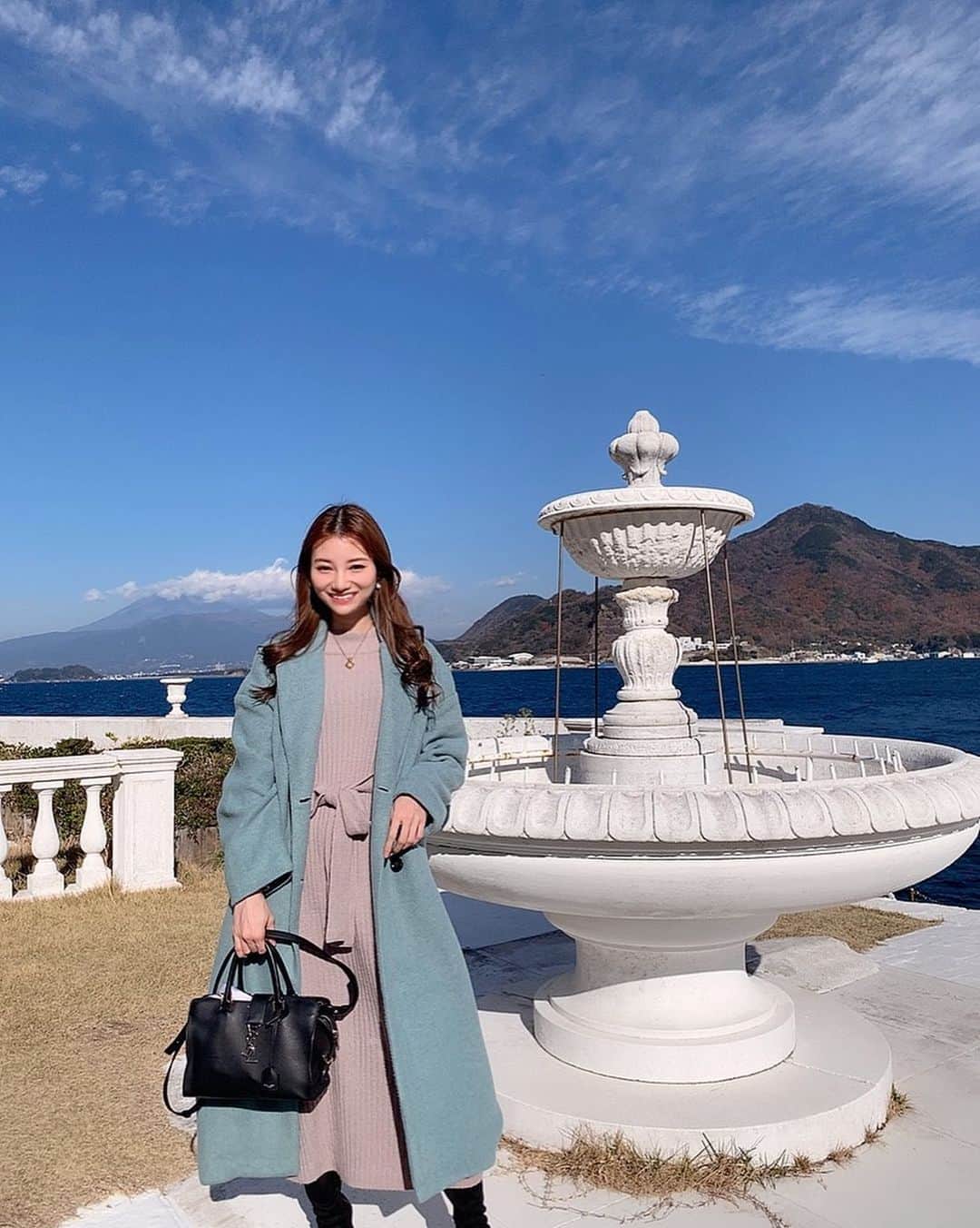 金子実加のインスタグラム：「快適な無人島🏝 富士山が綺麗だったよ🗻💕 地中海みたいな雰囲気🥺 眩しくて目があかない😂 . . . . . . . . . #無人島　#離島　#ホテル　#旅　#旅行　#オーシャンビュー #海　#富士山　#富士山が見えるホテル　#記念日　#地中海 　#眩しい」