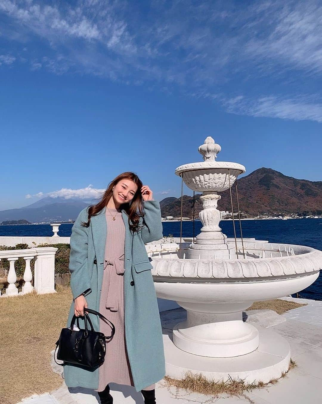 金子実加さんのインスタグラム写真 - (金子実加Instagram)「快適な無人島🏝 富士山が綺麗だったよ🗻💕 地中海みたいな雰囲気🥺 眩しくて目があかない😂 . . . . . . . . . #無人島　#離島　#ホテル　#旅　#旅行　#オーシャンビュー #海　#富士山　#富士山が見えるホテル　#記念日　#地中海 　#眩しい」12月26日 13時26分 - kanekomika0127