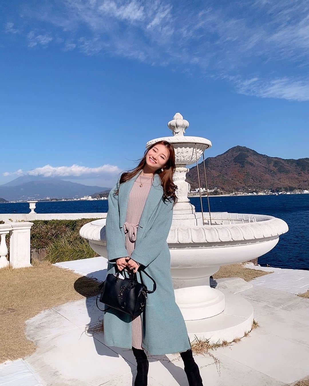 金子実加さんのインスタグラム写真 - (金子実加Instagram)「快適な無人島🏝 富士山が綺麗だったよ🗻💕 地中海みたいな雰囲気🥺 眩しくて目があかない😂 . . . . . . . . . #無人島　#離島　#ホテル　#旅　#旅行　#オーシャンビュー #海　#富士山　#富士山が見えるホテル　#記念日　#地中海 　#眩しい」12月26日 13時26分 - kanekomika0127