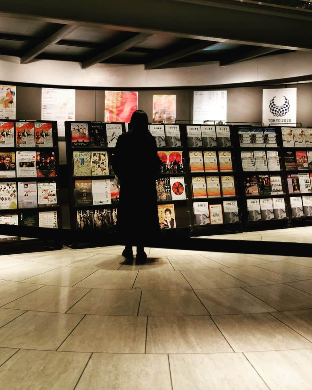 中山来未のインスタグラム：「最近映画ばかり観ていたから 舞台の素晴らしさに圧倒されました  #てにあまる」