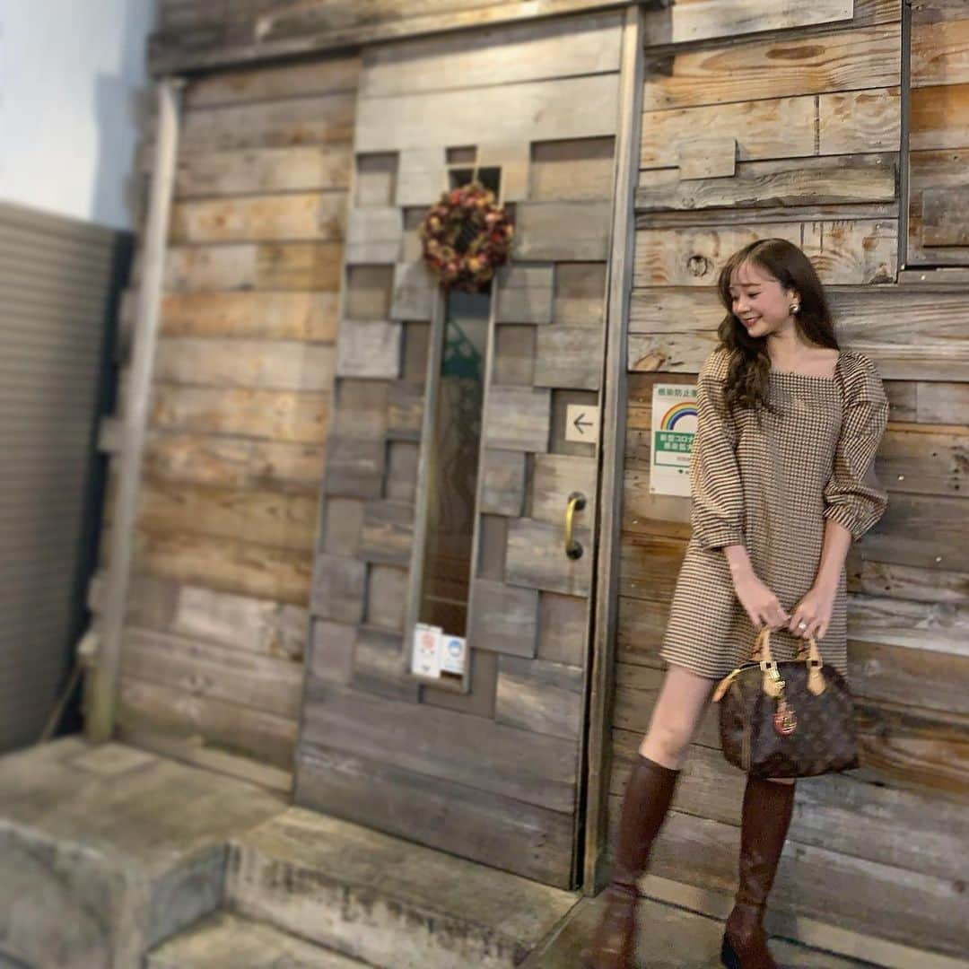 並川花連さんのインスタグラム写真 - (並川花連Instagram)「📍三盃　 @ldhkitchen_official   イブにお邪魔させて頂いた三盃🍶🎄  EXILE ATSUSHIさんの  アルバム 40 fortyー  発売記念コースを頂きました🍽☺️  これまた白ワインから日本酒焼酎と たっぷりお食事に合わせて堪能。♡  おいしかった〜☺️♡♡♡  にしても、服の系統も雰囲気も 振り幅広いよな〜と思う冬❄️ 今年のクリスマスは レトロブラウンな気分でした❤️🤎💚」12月26日 13時52分 - kareurn