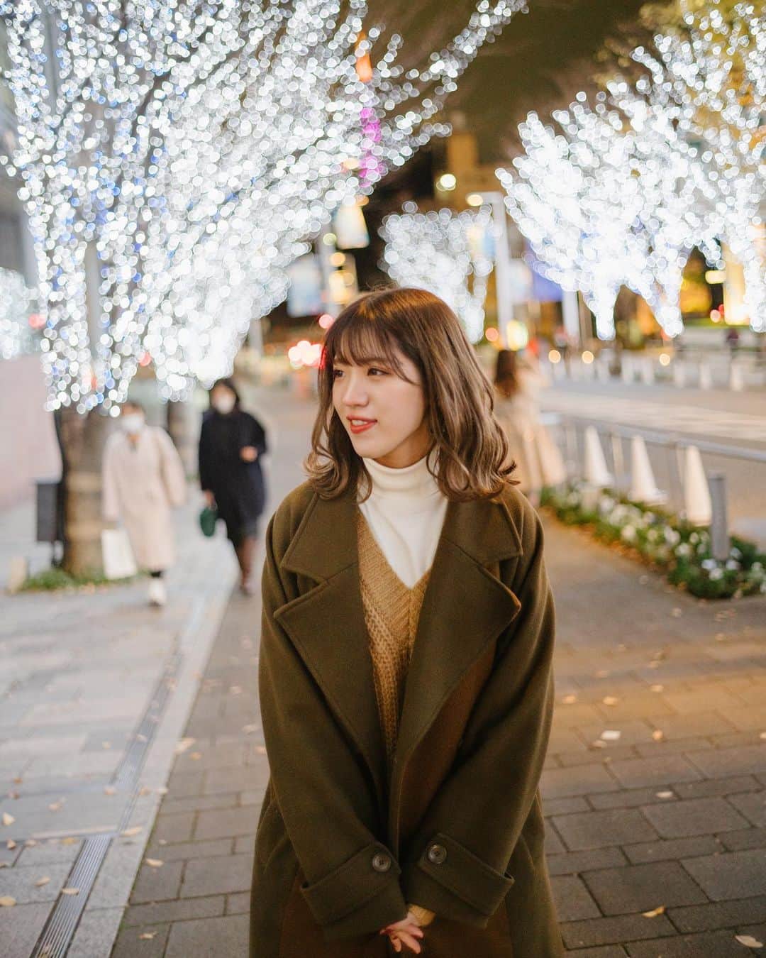 横山なつみのインスタグラム：「2020冬❄️ この間撮影してもらったときのです  #クリスマス #イルミネーション #けやき坂 #六本木 #イルミネーション2020」