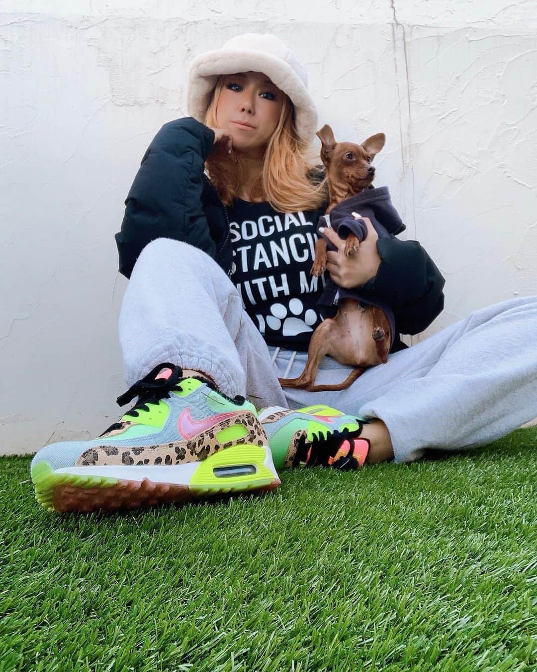 JAMOSAのインスタグラム：「Spread Love Alert🚨 If you are a Dog Lover, join me to support @rescuedogsrocknyc They work 24/7 even through out the holiday season to rescue dogs off the streets of 🇺🇸 🐶 You can buy their merc to help❤️ I bought myself this cute “Social Distancing With My Dog” Tee and a Hoodie for my little sis’s Christmas Present🎅🏽 Let’s Rock More Pawsitive Energy🐾 #rescuedogrocksnyc」