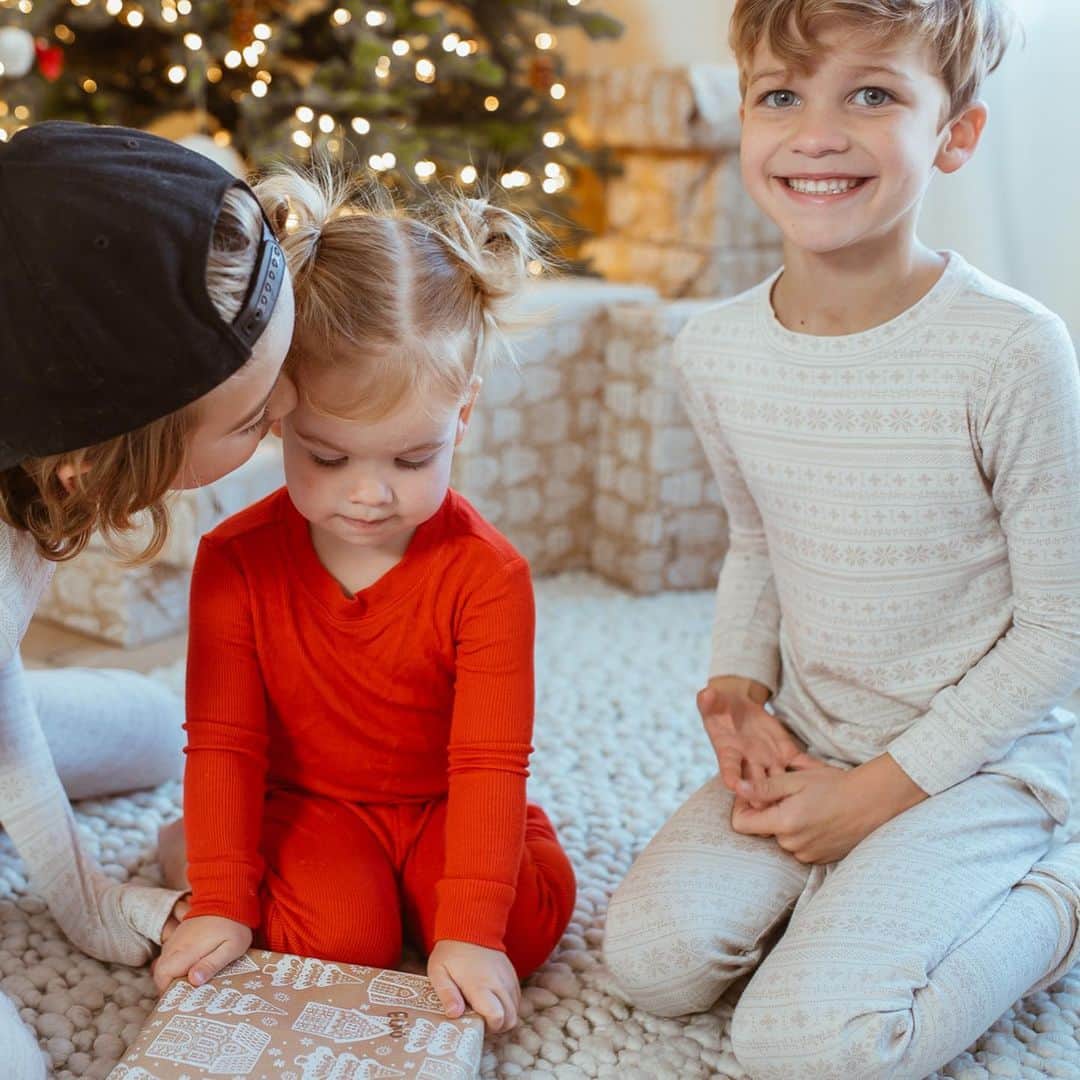Cara Van Brocklinさんのインスタグラム写真 - (Cara Van BrocklinInstagram)「These three made our Christmas so special! We didn’t leave the house or our pajamas and I was not mad about it for one second. I hope you all had a memorable Christmas! Love you all ❤️」12月26日 14時06分 - caraloren