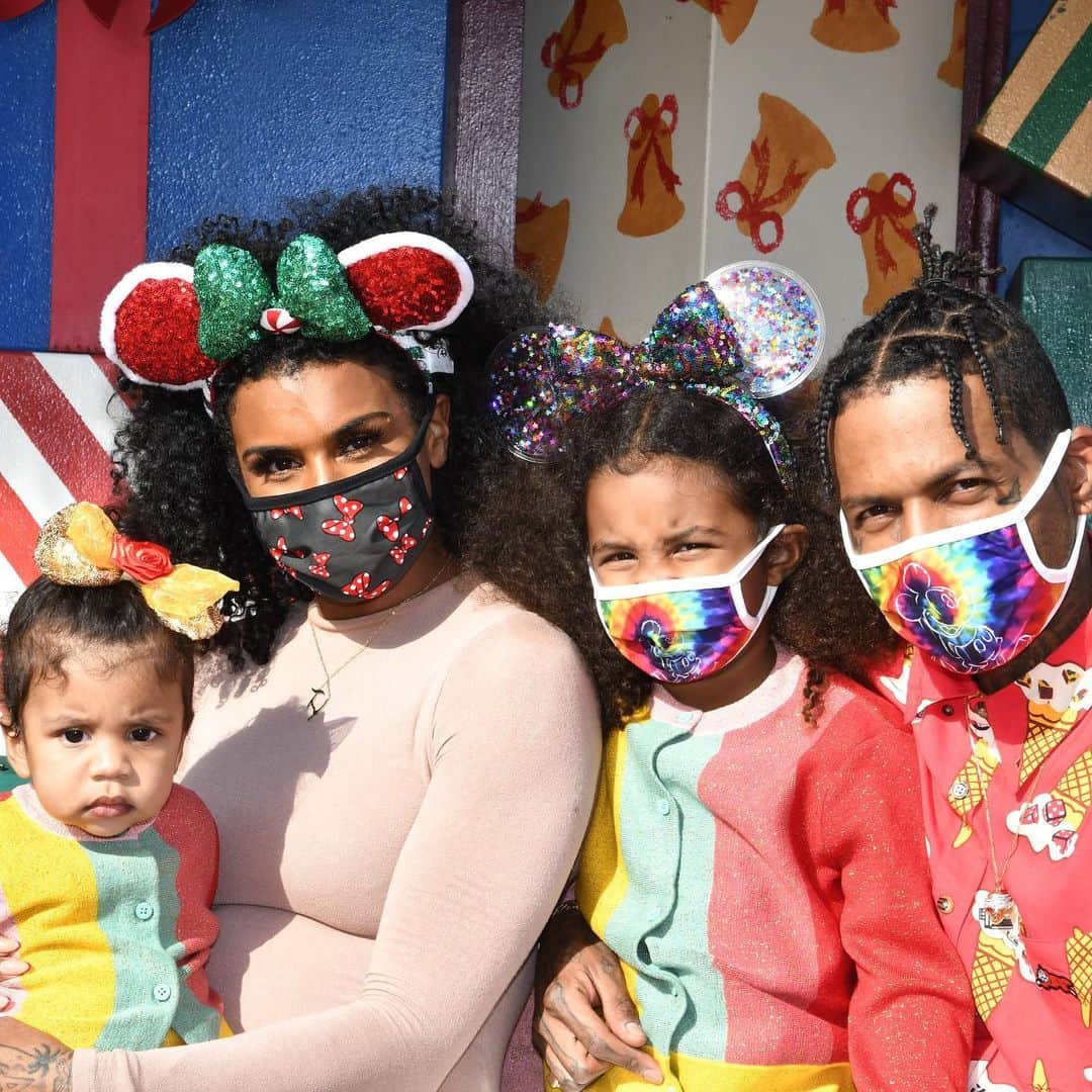 キッド・インクさんのインスタグラム写真 - (キッド・インクInstagram)「hope you had a Happy Healthy Holidays from the Collins 🎄😷 #Disneyworld」12月26日 14時18分 - kidink