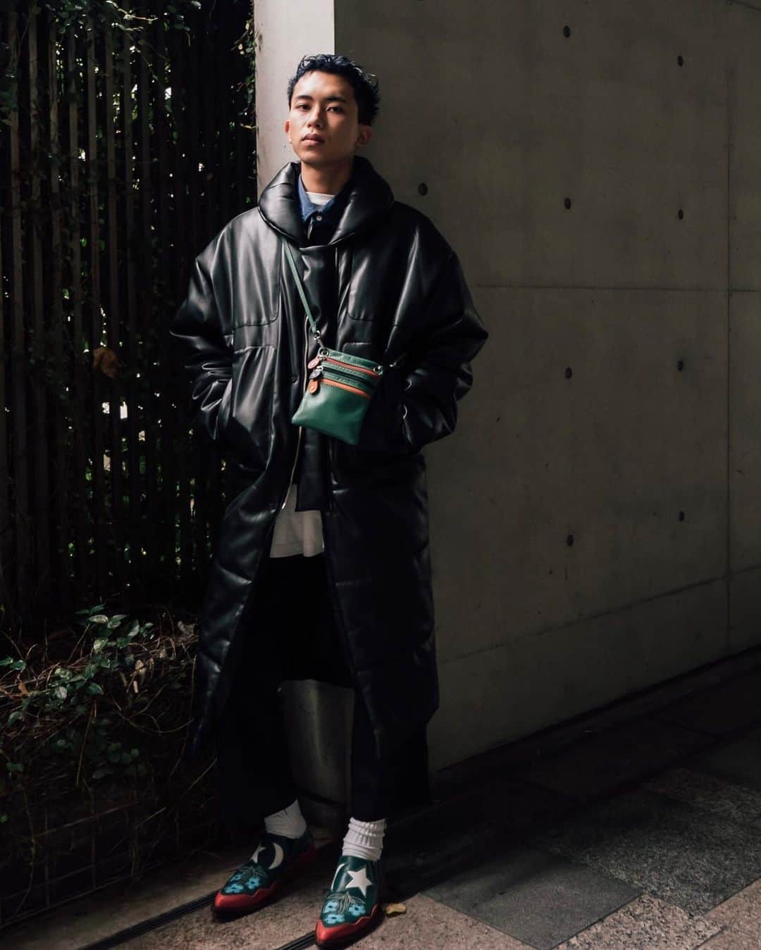 のインスタグラム：「【スナップ】 Name 尾島翔大 Coat #AVALONE Short #FACETASM Pants #used Bag #used Shoes #COMMEdesGARCONS  Photo by @kudohhhhh  #スナップ_fs #fashionsnap #fashionsnapwo_men #snap #ファッションスナップ #streetsnap #ストリートスナップ #japan #tokyo #fashion #streetstyle #streetwear #streetscene #ストリートファッション #style #コーディネート #tokyofashion」