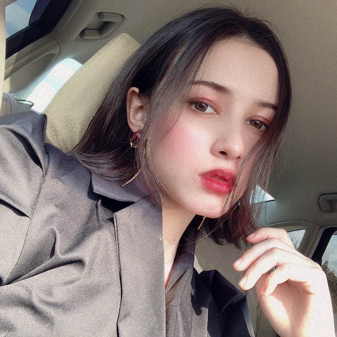 レイモンド愛華のインスタグラム：「🤍 ・ ・ #自撮り #jk」