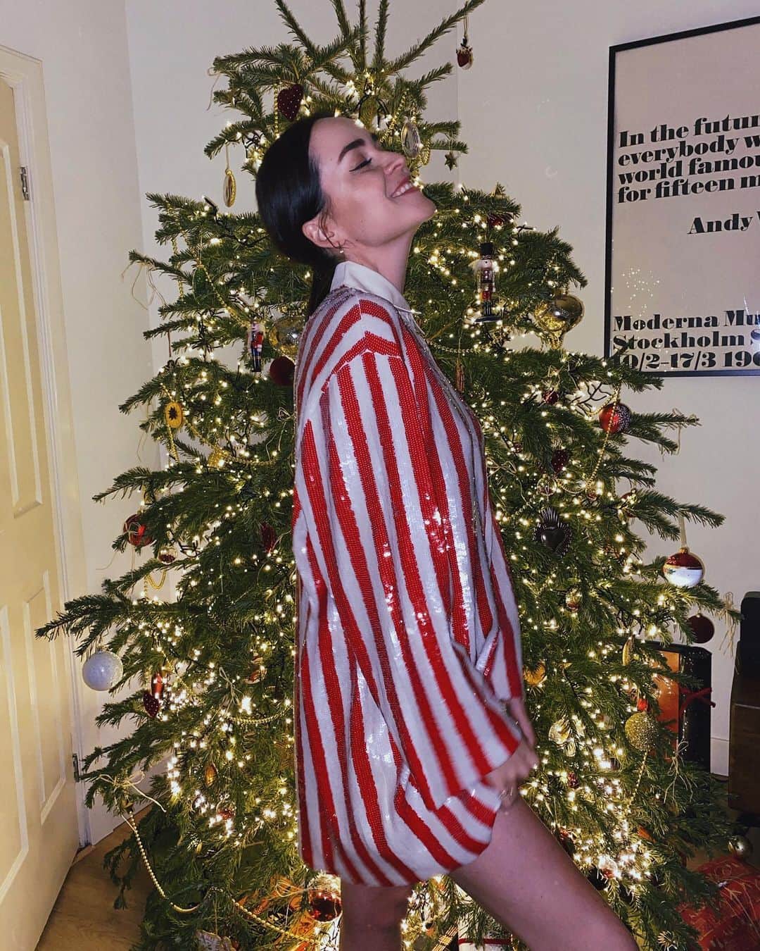 アンディー・トレスさんのインスタグラム写真 - (アンディー・トレスInstagram)「Christmas Day Glam at home 🎄 #christmas」12月26日 5時45分 - stylescrapbook