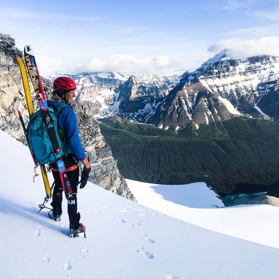 のインスタグラム：「Happy holidays from all of us here at Osprey! 'Tis the season for rest, celebration and reflection, and we hope you're able to enjoy all three no matter where you are. 📷 by @kyleektoth  #ospreypacks #happyholidays #celebration #holidayseason」
