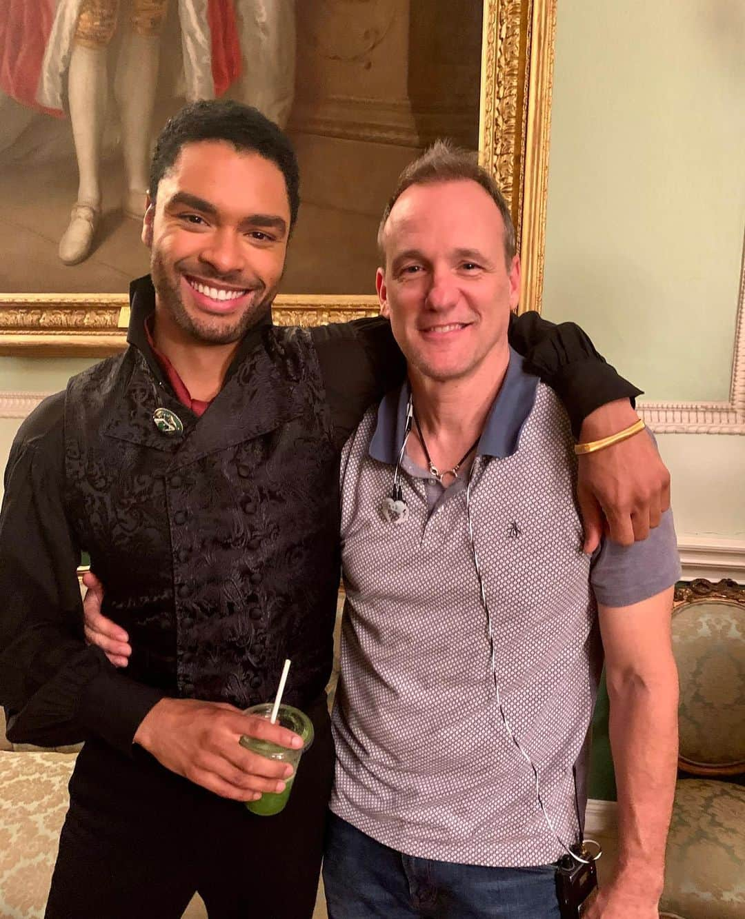 トム・ベリカさんのインスタグラム写真 - (トム・ベリカInstagram)「Loved working together AGAIN with my pal, the amazing @regejean. #bridgertonsonnetflix Oh, it’s playing now on @bridgertonnetflix @shondaland @chrisvandusen. I directed the 2nd and 3rd eps and this man right here...outstanding.」12月26日 6時03分 - tomverica