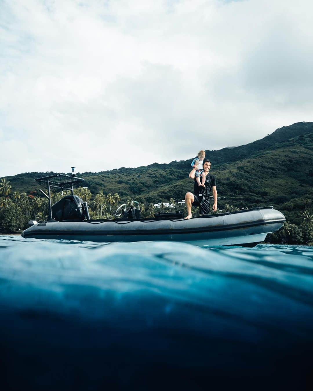 ナッシュ・グリアさんのインスタグラム写真 - (ナッシュ・グリアInstagram)「@coralgardeners newest team member 🦈」12月26日 6時14分 - nashgrier