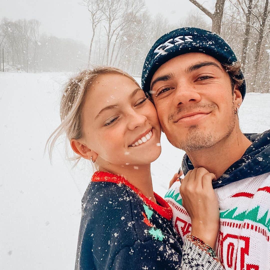 ジョーディン・ジョーンズさんのインスタグラム写真 - (ジョーディン・ジョーンズInstagram)「my new favorite picture of us 😇❄️🥰」12月26日 6時14分 - jordynjones