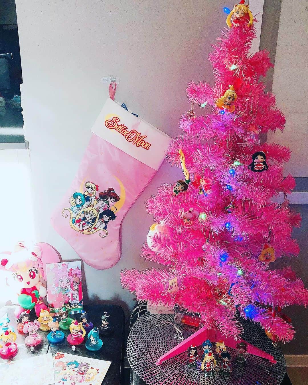 Sailor Moonさんのインスタグラム写真 - (Sailor MoonInstagram)「✨🌙 Super happy with my little Sailor Moon Christmas corner! I had to post photos too 😅 🌙✨  #sailormoon #セーラームーン#christmas #christmastree」12月26日 6時15分 - sailormoon_sc