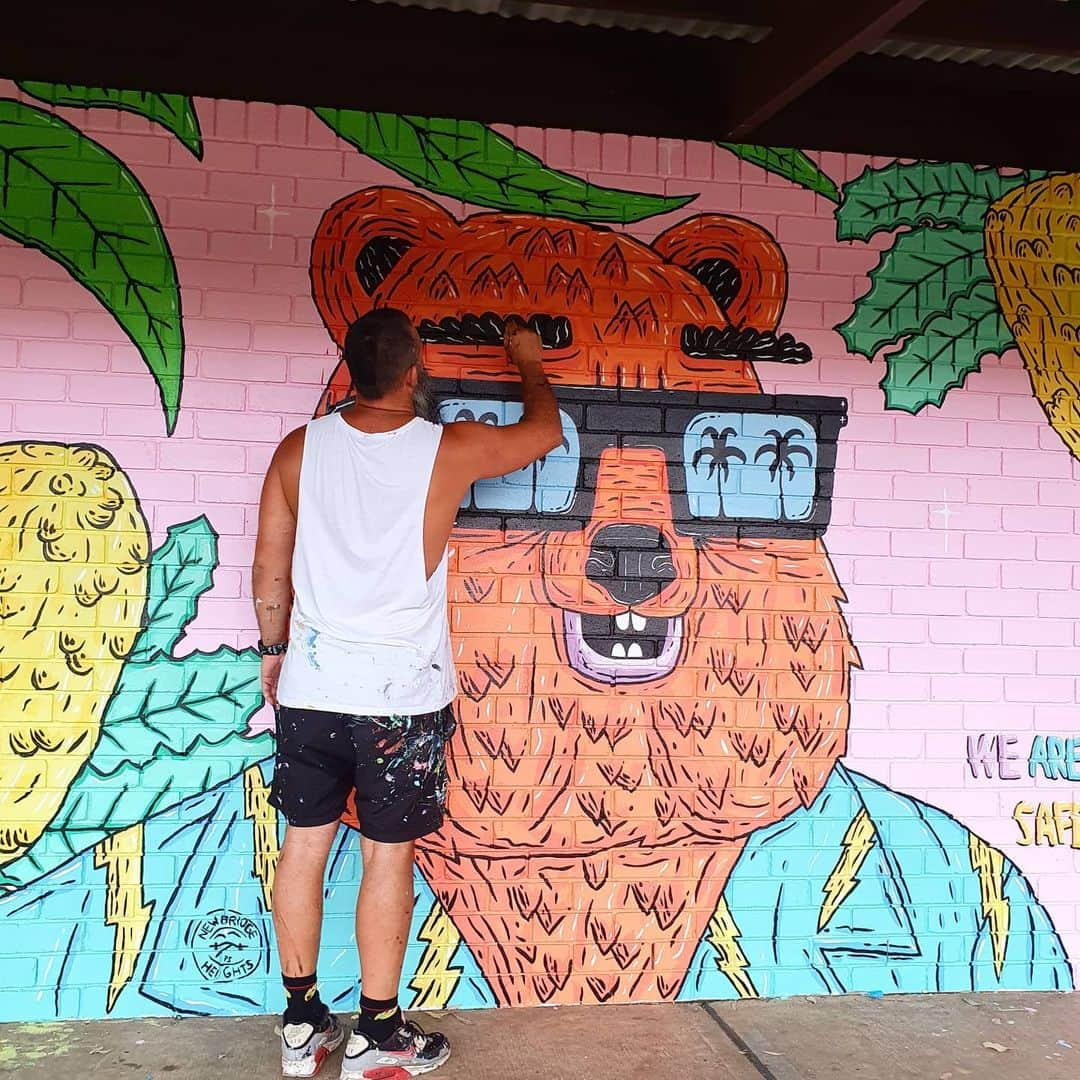 MULGAさんのインスタグラム写真 - (MULGAInstagram)「Checkout the 2nd mural I painted with the students at Newbridge Heights Public School 🖌🎨 🚸.  ⁣ The story of Quentin the Quokka and Roger the Rosella⁣ ⁣ Once there was two unlikely friends and one was a quokka called Quentin and the other a crimson rosella called Roger. They met on the practice green of their local nine hole golf course. Quentin was there practising his putting but he was pretty bad and Roger started giving him some unsolicited advice which Quentin was actually open to because he knew Roger was the club putting champion because just the week before Roger won the annual club putting competition and took home a hamper full of birdseed which was a great prize for him because he was a bird.⁣ ⁣ The End⁣ ⁣ #mulgatheartist #quentinthequokkawasprettyaverageatputtingbuthehadagreatsmile #rosella #quokka #mural #schoolmural #australianart #sydneystreetart #newbridgeheights」12月26日 6時36分 - mulgatheartist