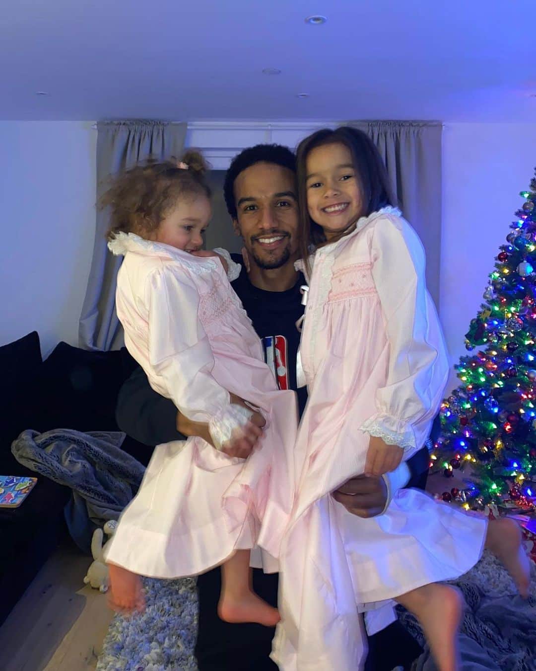 スコット・シンクレアのインスタグラム：「Merry Christmas♥️」