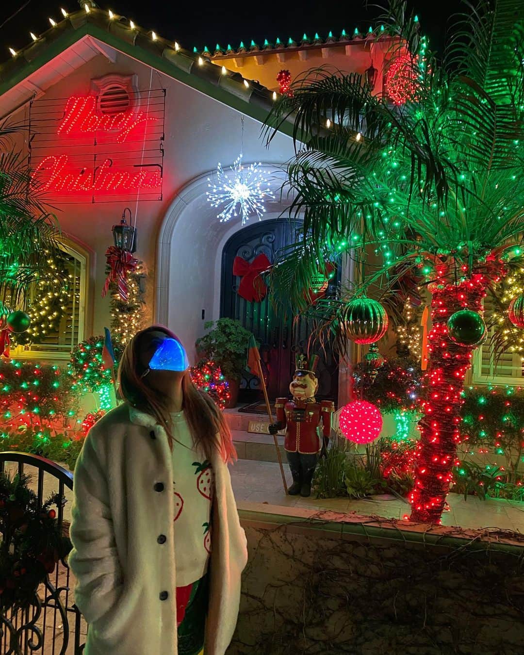 のインスタグラム：「Illuminations 😷✨🎄  #2020 #fashion #ootd #britneytokyo #mask」