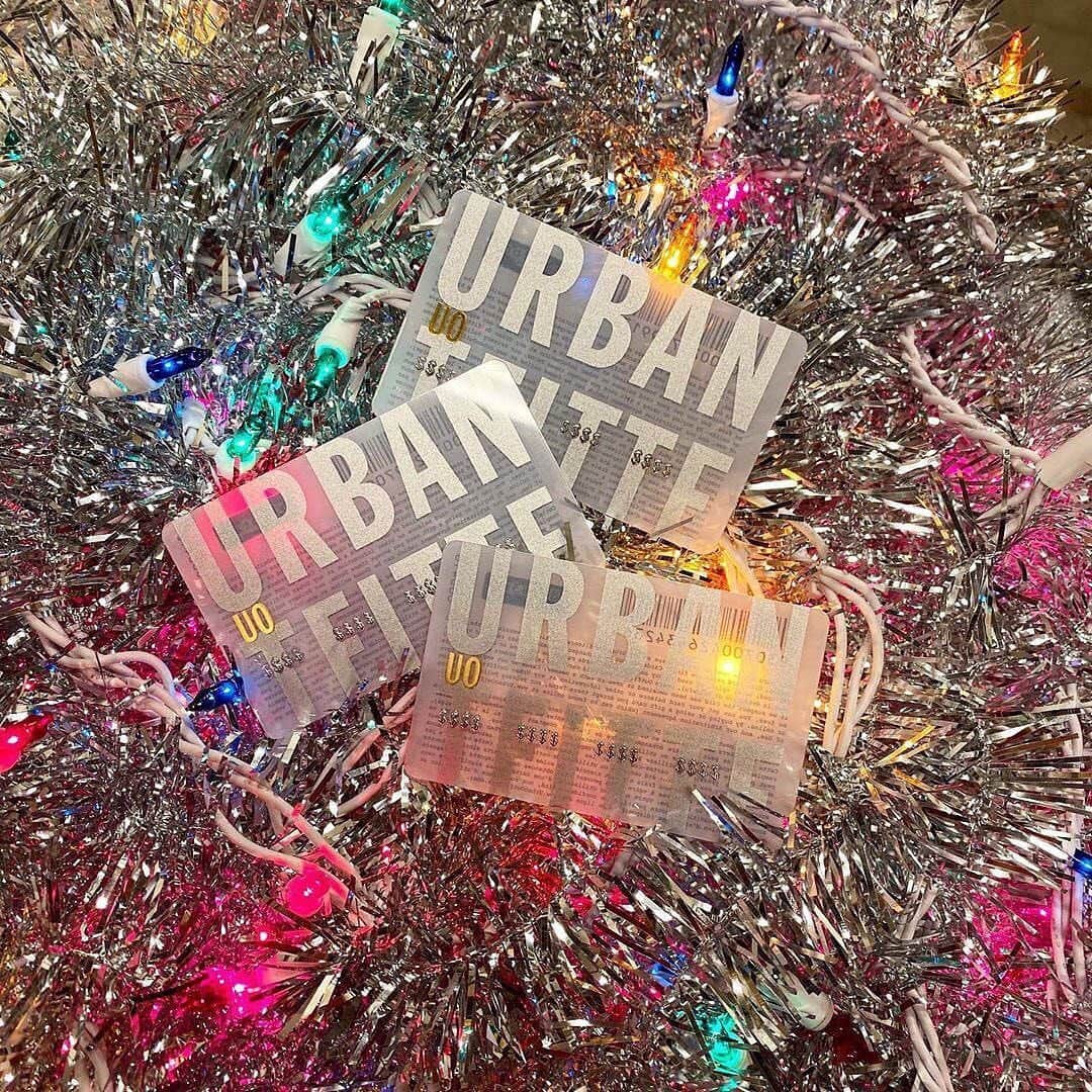 Urban Outfittersさんのインスタグラム写真 - (Urban OutfittersInstagram)「The gift that keeps on giving. 😘 Here's our gift to you! Tag someone in a comment for a chance to win a $100 gift card for you + a friend to have a shopping spree. We'll pick the two winners on Monday, 12/28.」12月26日 7時02分 - urbanoutfitters