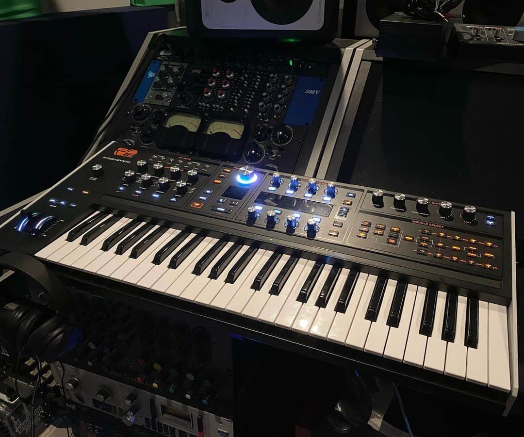 ジャスト・ブレイズさんのインスタグラム写真 - (ジャスト・ブレイズInstagram)「ASM HydraSynth. Merry Christmas to me!  Wishing you and your loved ones a blessed holiday season. Love.」12月26日 6時57分 - justblaze