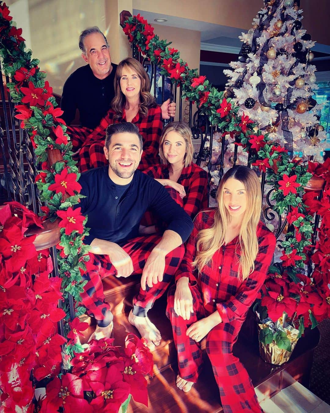 アシュレイ・ベンソンのインスタグラム：「Merry Christmas ❤️」