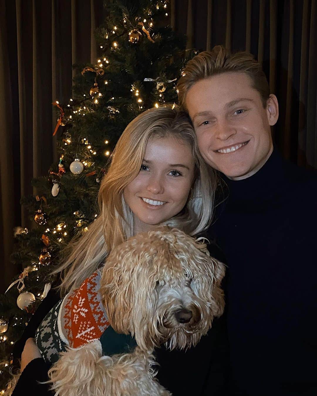 フレンキー・デ・ヨングのインスタグラム：「Merry Chistmas from us 🧑🏼‍🎄🤶🏼❤️」