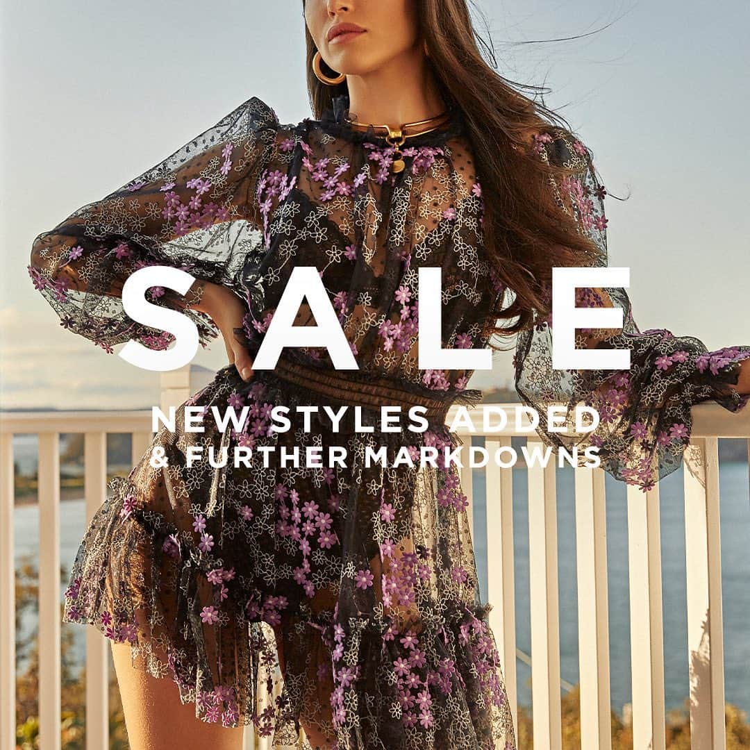 アリスマッコールのインスタグラム：「The End of Season Sale just got better. Shop further markdowns and new styles online and in boutiques now. #aliceMcCALL」