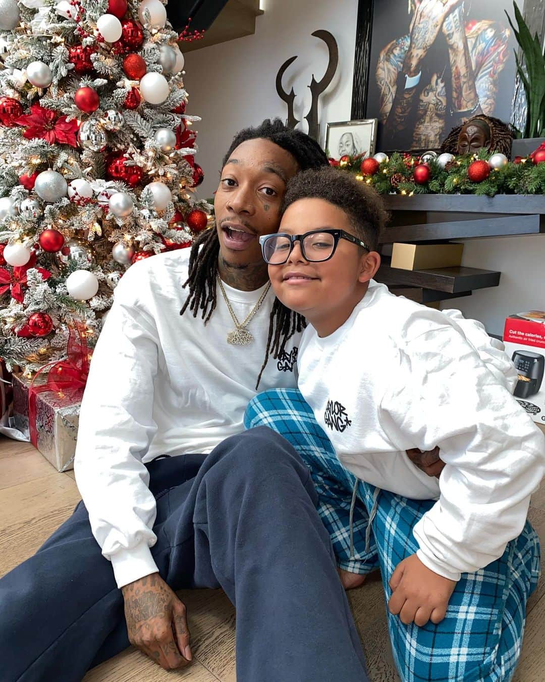ウィズ・カリファのインスタグラム：「Merry Christmas Gangsters 🎄」