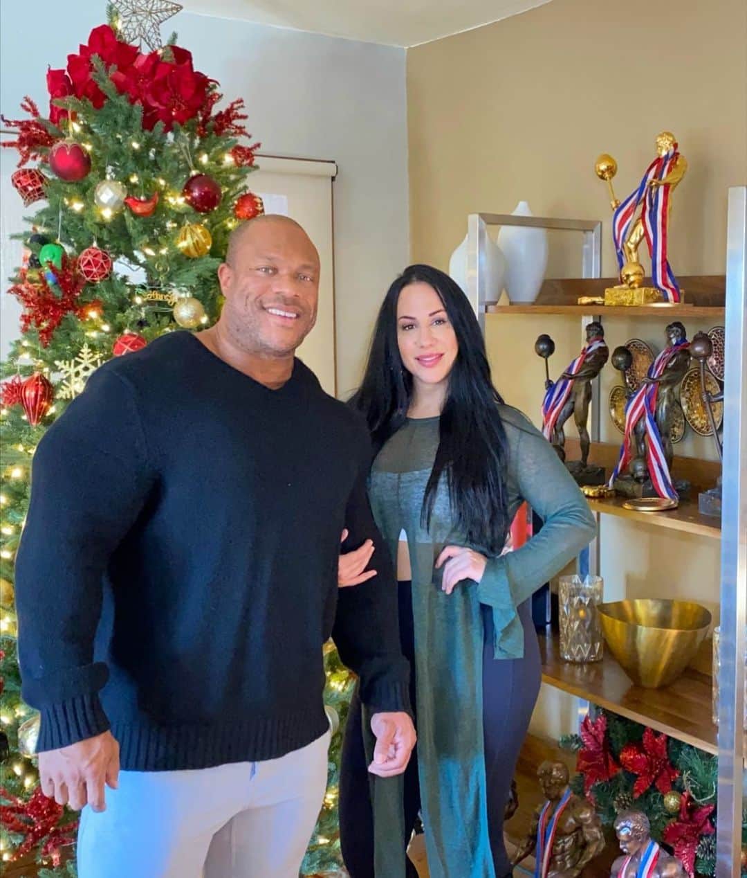 Phil Heathのインスタグラム：「Merry Christmas Everyone! @shuriecremona and I hope you all have a wonderful and safe weekend with your loved ones!」