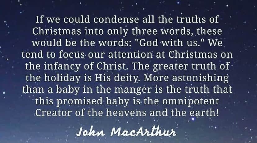 ギャビー・バレットのインスタグラム：「Merry Christmas y’all! 🤍 We celebrate this holiday with joy in our hearts, knowing our Savior took on flesh & made a way for us to be in communion with God. Christ paid for the sins of His people, (which we do not deserve) giving the free gift of everlasting life. WOW.  We contributed nothing, He contributed ALL. Look to Christ, not just TODAY but EVERYDAY.  Sending love and blessing from the Foehner’s!」
