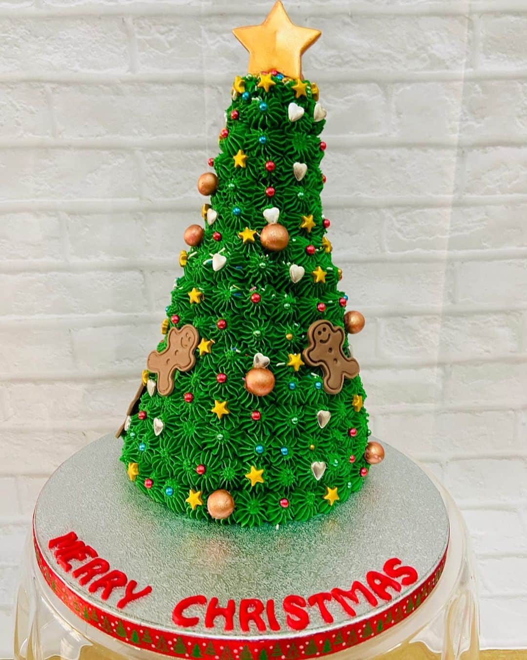 SUPER CAKESさんのインスタグラム写真 - (SUPER CAKESInstagram)「Desserts are the fairy tales of the kitchen “A Happily Ever After “to the next Christmas... #christmasCake #xmastree #christmascake #christmas2020 #christmastreecake #christmasmusthave #dohabaker #bakinglove #baker #sugardelights #cakebaker #cake #christmasessentials #homebaker #cakephotography #instacake #instamood #instadesserts #instaphotography」12月26日 7時41分 - super.cakes