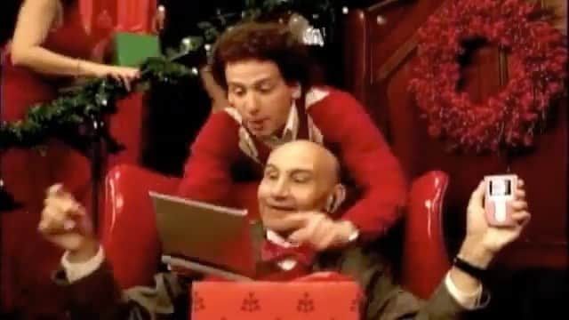 ジョシュ・サスマンのインスタグラム：「#flashbackfriday Christmas in 2005. 🌲 Who remembers this commercial? I was so excited for my portable DVD player! 🎅🏻 🎁 ❄️  #christmasdecor #target #christmas #commercial #happyholidays #throwback #holidayparty #havingfun #merrychristmas」