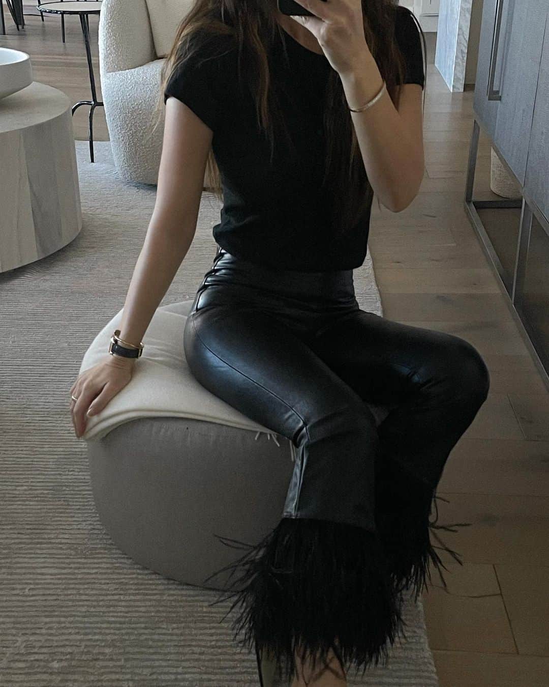 Marianna Hewittのインスタグラム：「party pants 🖤」