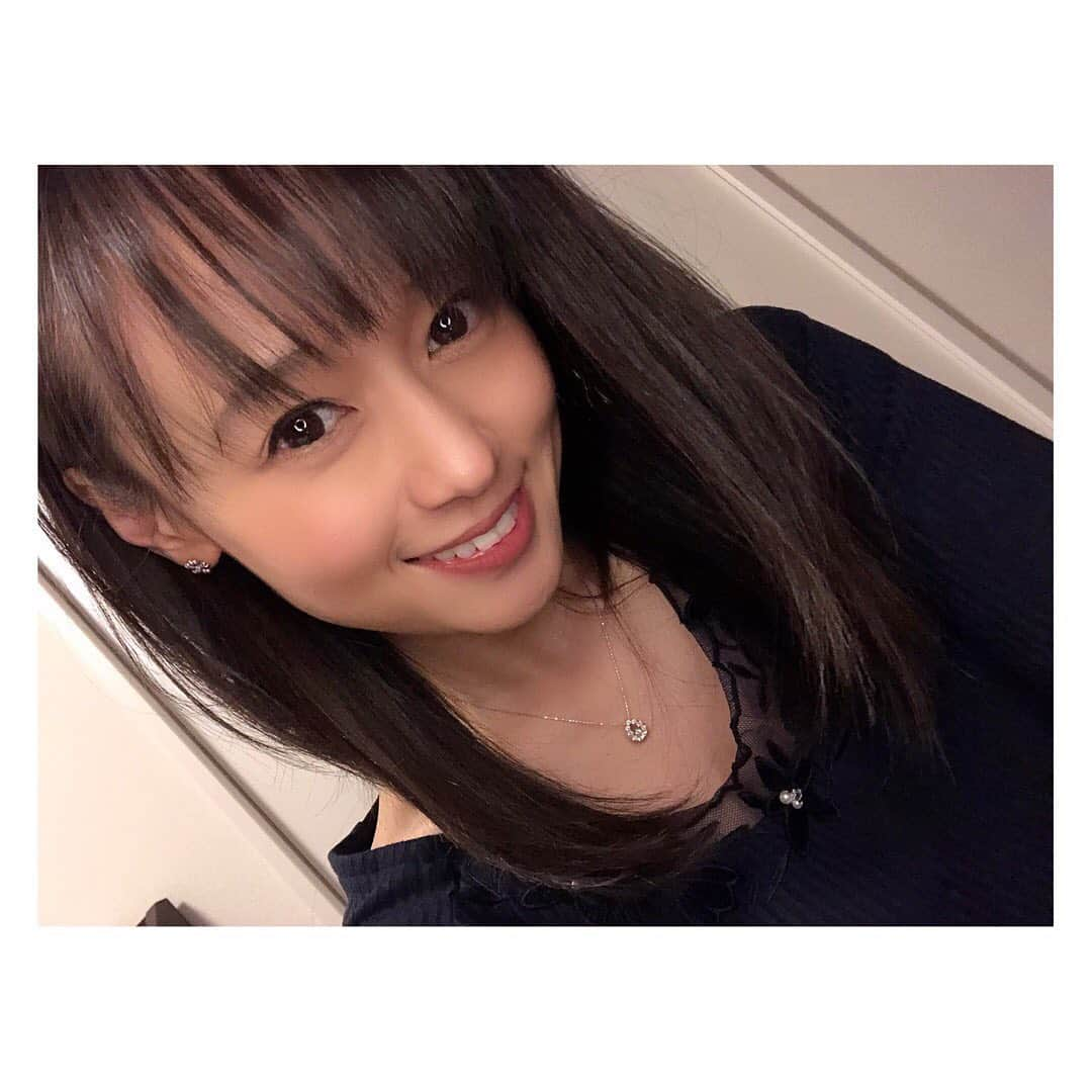 柳野玲子のインスタグラム：「昨日は仕事納めでした💓 J:COM「地元応援！つながるNews」通常放送は年内ラスト😊✨ 来週28日〜31日は総集編をお送りします📺  今年はコロナの影響で友人や仲間と会えなくなった年でしたが、今や会わないことが愛だと感じています💓 大事な人たちの健康を奪わないため、リスクを高めないためにも。  感染者が増え続けている今月は仕事以外の外出を控えましたが、唯一お出かけしたのが神社＆お寺でした😊✨ おみくじは大吉💓 9月下旬に行った場所がパワースポットとなり、急に仕事もプライベートも運気アップしたので御礼参りへ💫  日々、正しい行動や人のために動いたり良い行いを率先してやってみると不思議と良いことがどんどんやってきて、でも少しでも悪いことや自分のことしか考えられないような行動をするとその分、自分にかえってくる気がする… そんな38年です😌✨  来年はもっとまわりに気を配れる、まわりにいてくれる人たちを幸せにできるような、大きな大きな人間になれるよう頑張ります💓 （↑そう思わせてくれているまわりに感謝🙇‍♀️）  今年も一年、お疲れ様でした😊✨  #仕事納め」