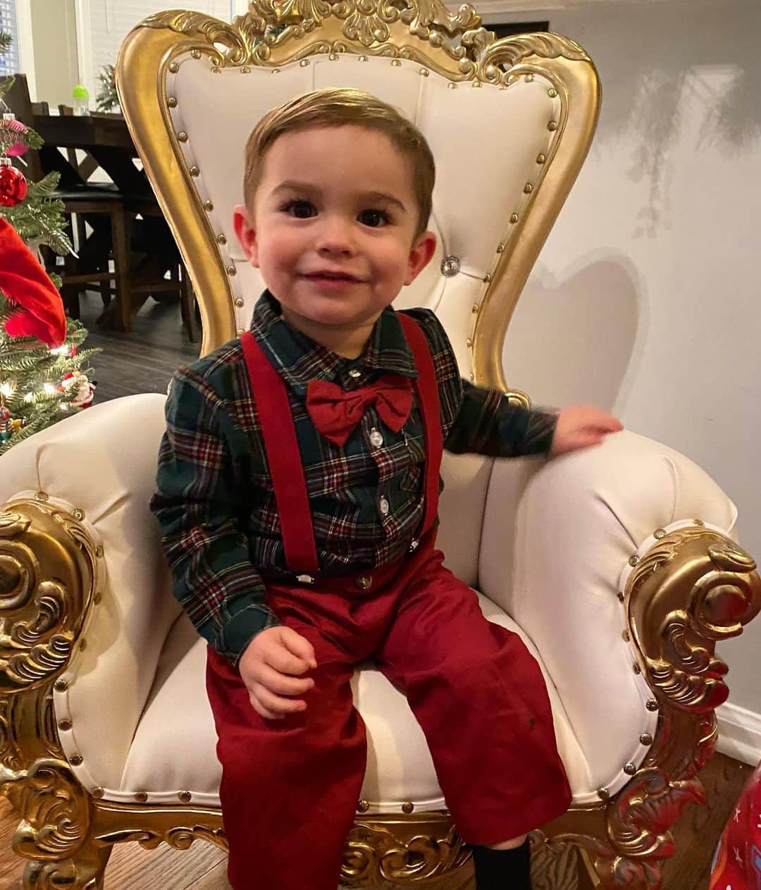 のインスタグラム：「Merry Christmas everyone 🎄 From the Buckners ❤️💚」