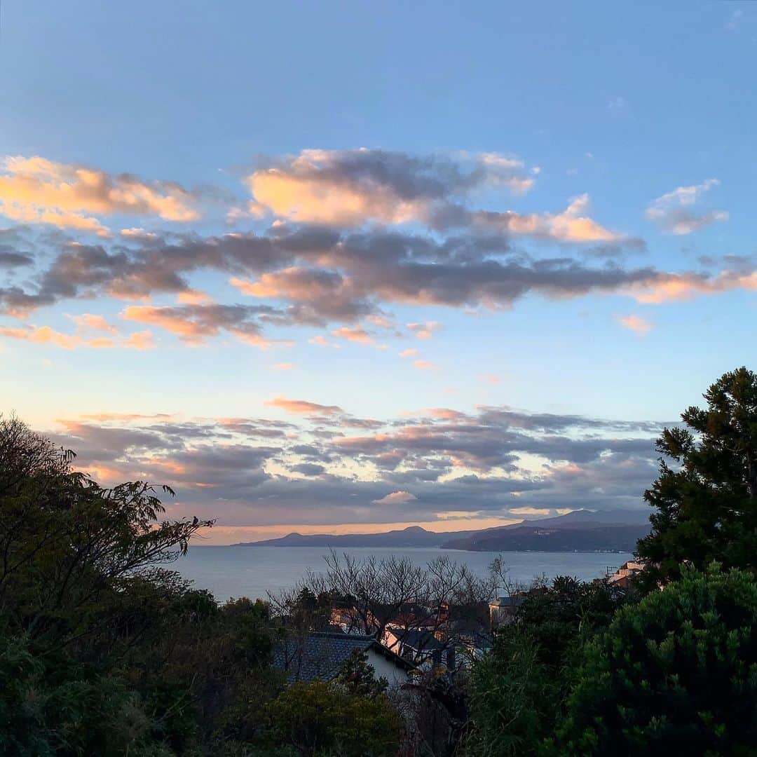 池内万作さんのインスタグラム写真 - (池内万作Instagram)「あら素敵。 自分でいうな。 てなわけでおはようございます♪ #空でした」12月26日 8時12分 - mandeshita