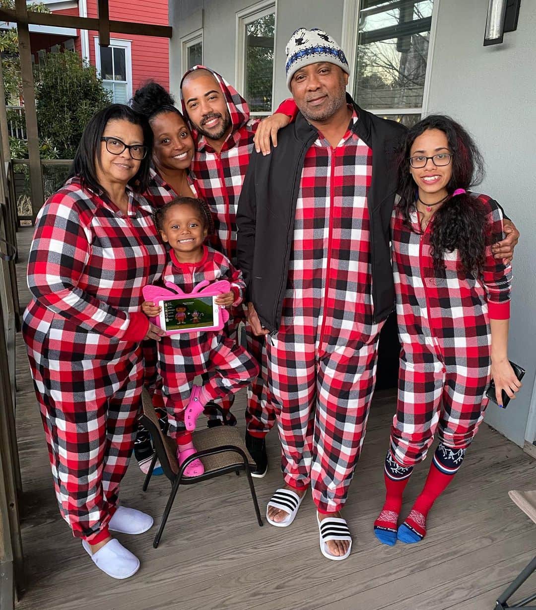 ケシア・ナイト・プリアムのインスタグラム：「Christmas 2020... Dresscode Onesies ❤️」