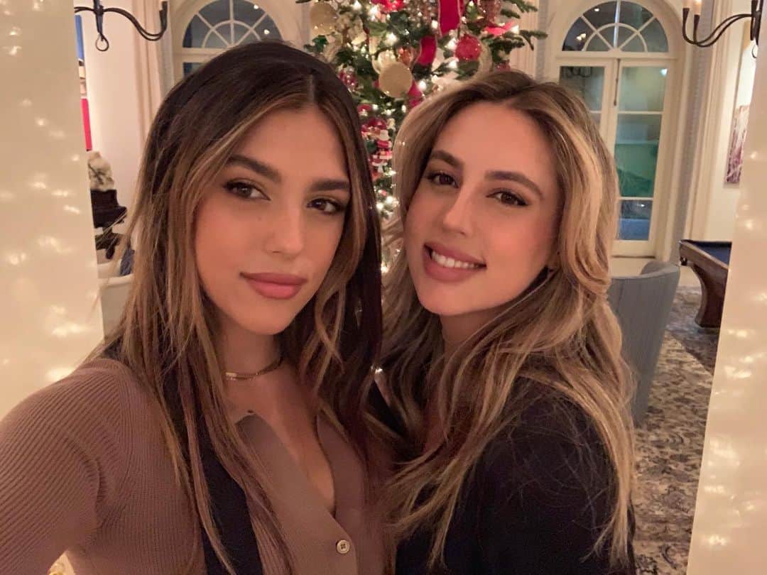 システィーン・スタローンのインスタグラム：「Merry Christmas!!🎁」