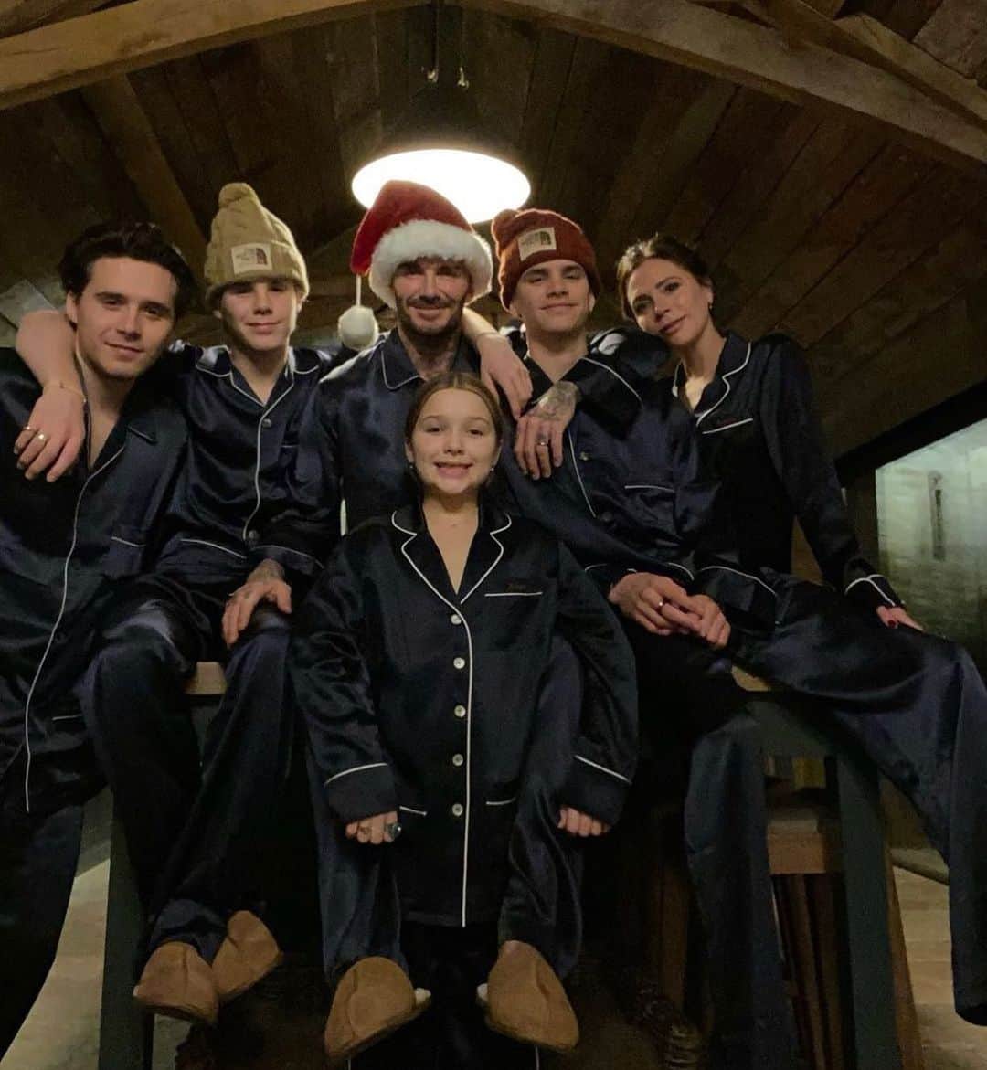 のインスタグラム：「The #Beckhams #MerryChristmas」