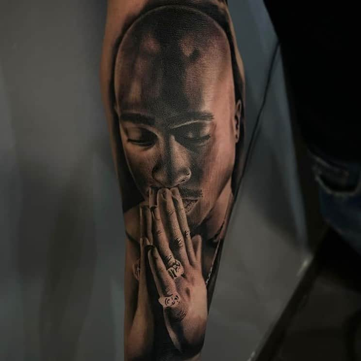 2Pacさんのインスタグラム写真 - (2PacInstagram)「1. Russia - @gashev_tattoo 2. Prague - @prostekerky @adrianguler 3. Poland - @Ricardotat2 4. Barcelona, Spain - @jonsnicktattoo  5. Portugal - @bicho.tattoo」12月26日 8時31分 - 2pac