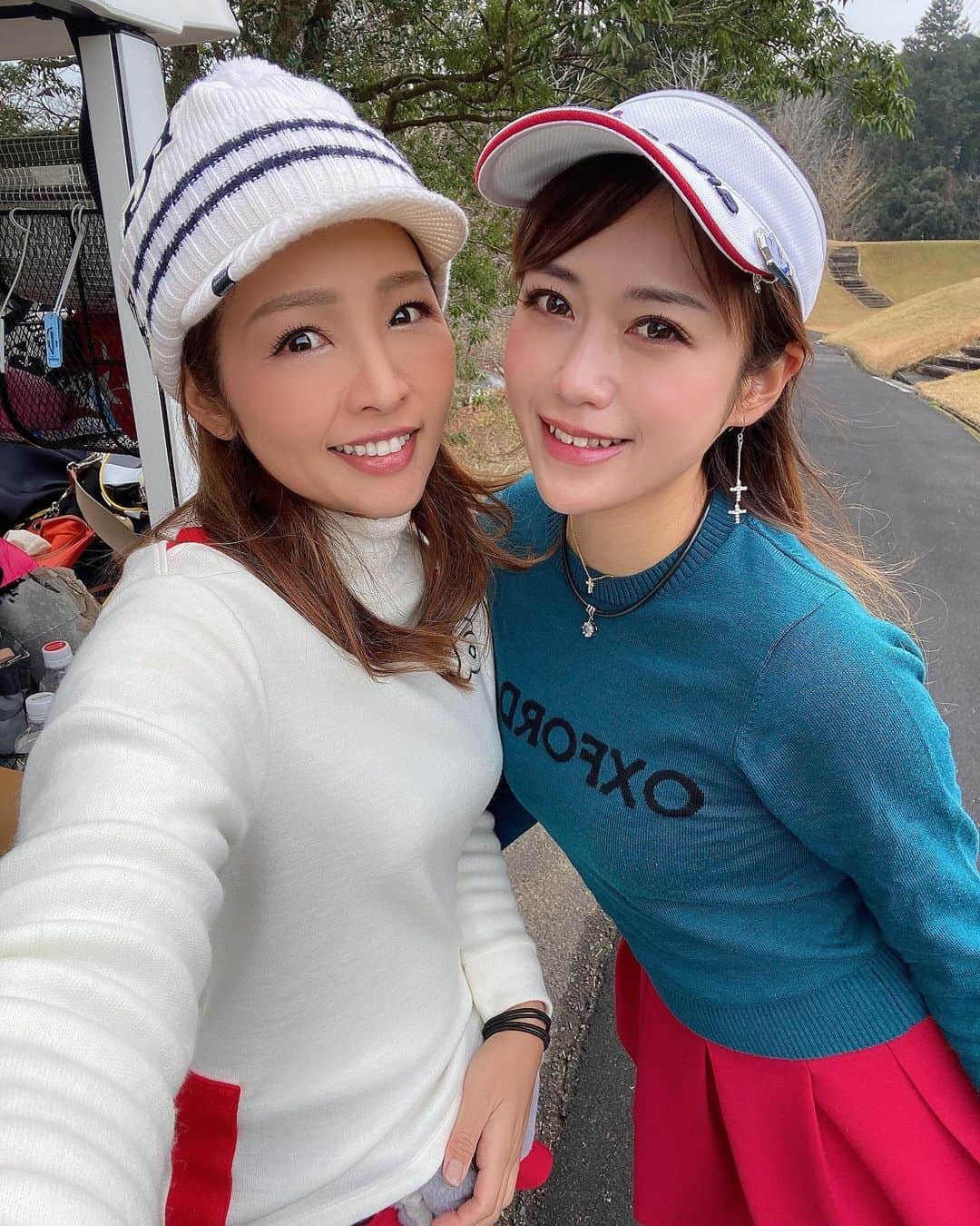 ISHIIYUKIKOさんのインスタグラム写真 - (ISHIIYUKIKOInstagram)「おはようございます♡ クリスマスが過ぎたら、もうお正月ですね！(^^)  この前クリスマスをドレスコードにゴルフしてきました🎄💕  真っ赤なスカートは @junandrope だよー✨ひらひら可愛い😍  苦手なカレドニアンのレギュラーから90はコースベストです😘  #ゴルフ #ゴルフ女子 #golf #golfgirls  #골프 #골프스타그램  #高尔夫 #golfswing」12月26日 8時46分 - ishii_yukiko