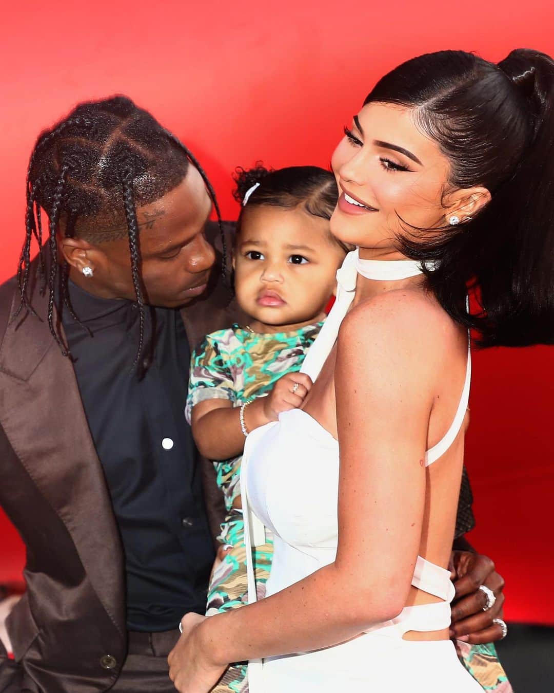 Just Jaredさんのインスタグラム写真 - (Just JaredInstagram)「Kylie Jenner and Travis Scott got their daughter Stormi a life-size Cinderella carriage for Christmas this year! #KylieJenner #TravisScott #StormiWebster Photos: Instagram, Getty」12月26日 9時05分 - justjared
