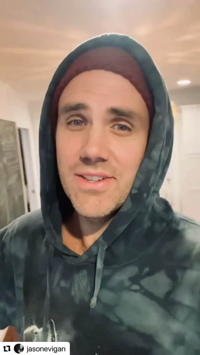 ブリアナ・エヴィガンのインスタグラム：「Check out my brothers video. Him and his wife @elephant_heart have a beautiful non profit in the Philippines with kiddos I love too. Every dollar counts and goes a long way. If you’re feeling generous, Here’s how you can today #Repost @jasonevigan with @make_repost ・・・ Link in my bio on where to help. Merrrry Christmas guys! Love you all」