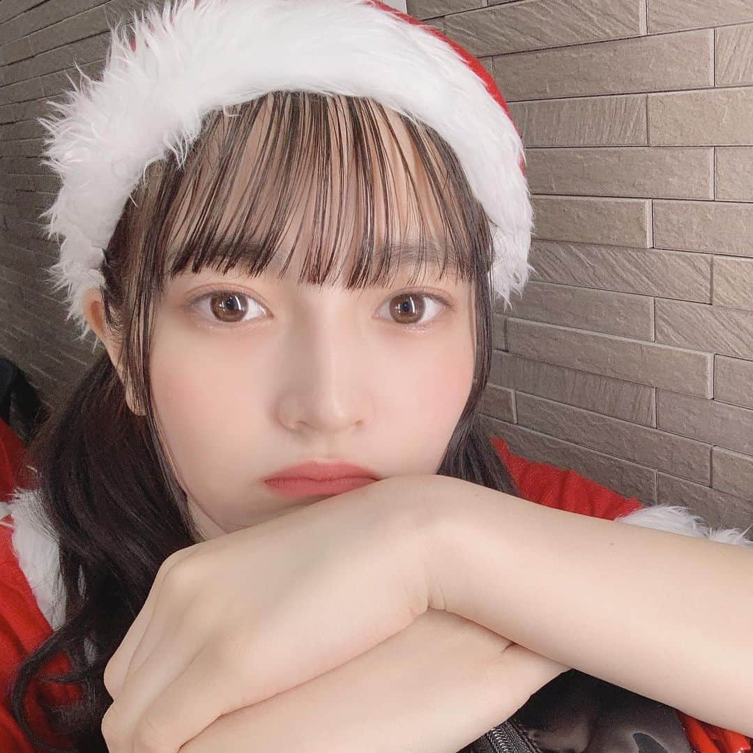 黒嵜菜々子さんのインスタグラム写真 - (黒嵜菜々子Instagram)「LIVEありがとう〜🎄🎁🎅🌟  幸せなクリスマスになりました！ 輪投げめっちゃ楽しかった🤣🤣  笑いと幸せをありがとう〜  #クリスマス #サンタクロース」12月26日 9時09分 - kurosaki0516