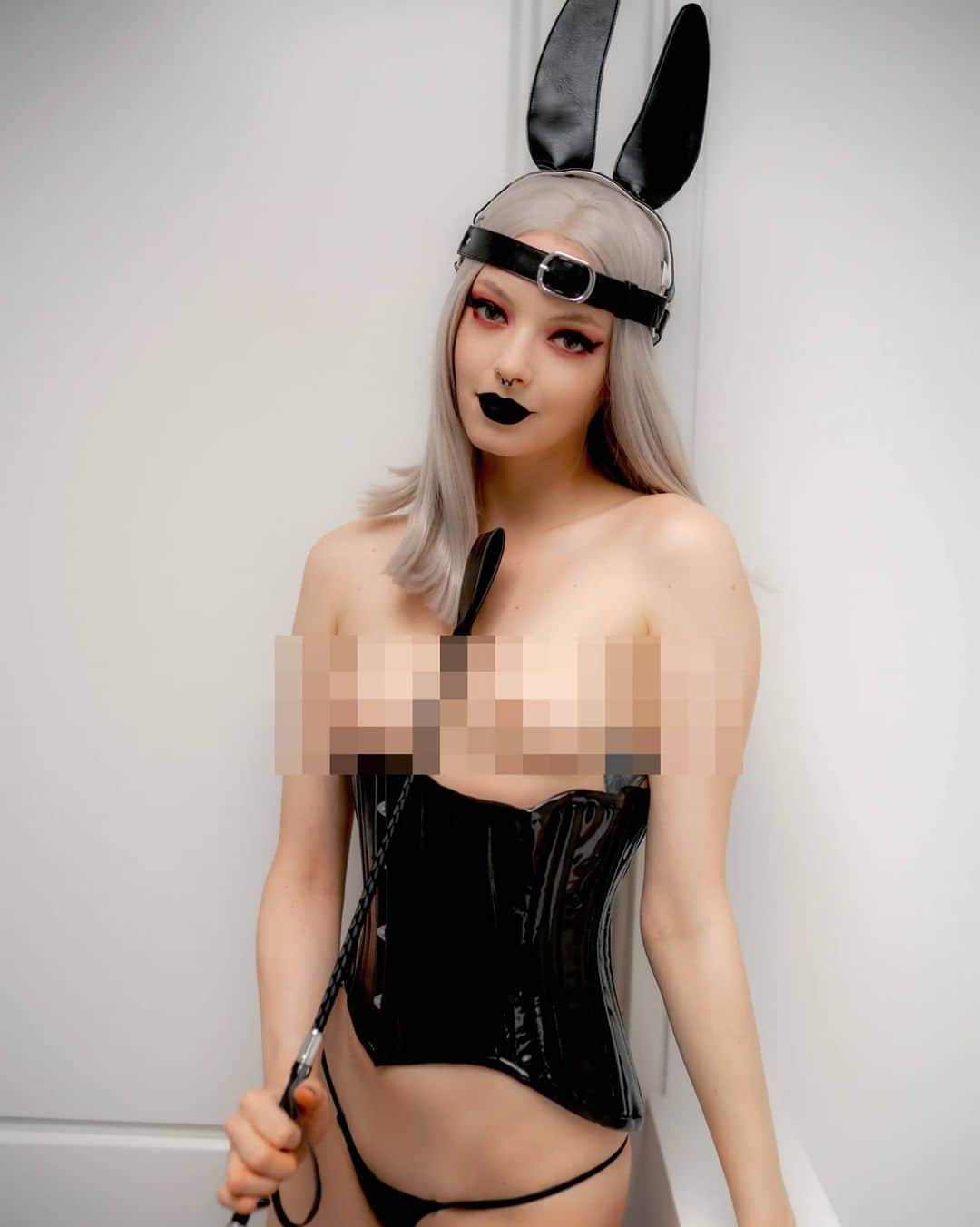 ティール・ココのインスタグラム：「Have you been Naughty or Nice this year?...😈😇 I'm reposting these images SUPER censored as to make sure no one has their virgin eyes poisoned with the idea that I may have 'breasts' or 'nipples'....UNHOLY, BLASPHEMY!!!! . . . Bunny ears by @deandri 🐰 Corset by @orchardcorset 🖤 Photos: @pineapplesupreme_ . . If you want your eyes poisoned join me on OF, twitter and Unlock the full set on Patreon/tealecoco 🥰」