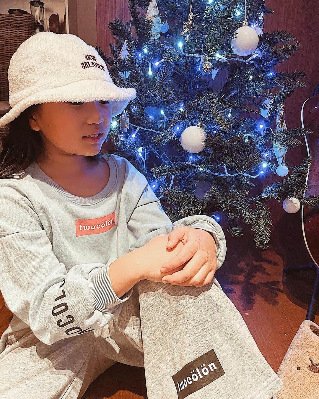 結子さんのインスタグラム写真 - (結子Instagram)「FUKUSUKEサンタから🎅🎁 . 最近オシャレにますます関心が深まってる娘へ福助さんの @twocolon_official からプレゼントをいただきました😍 ルームウェアと靴下です🏠 生地もしっかりしていて、カラーや柄も豊富がかわいい！ありがとうございます🧦 これで年末に向けてのおうち時間もバッチリだね♥️ . Thank you @fukuske_press for gorgeous gifts for my little girl 👧   . #fukusuke#福助#christmas#xmas#family#girls」12月26日 9時22分 - yuiko_yyy
