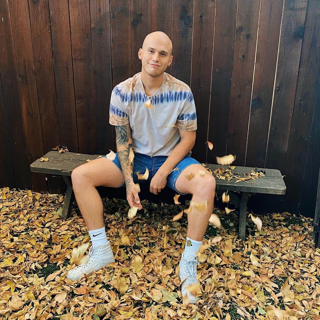 ブランドン・シェイアのインスタグラム：「I’ve given myself the best Christmas gift ever... staying sober. It’s been 52 days & with each day I’m feeling more & more like myself again. Sometimes it take multiple try’s for it to stick... this is my fourth try & I swear to god my last. Happy Holidays everyone! Love - B」
