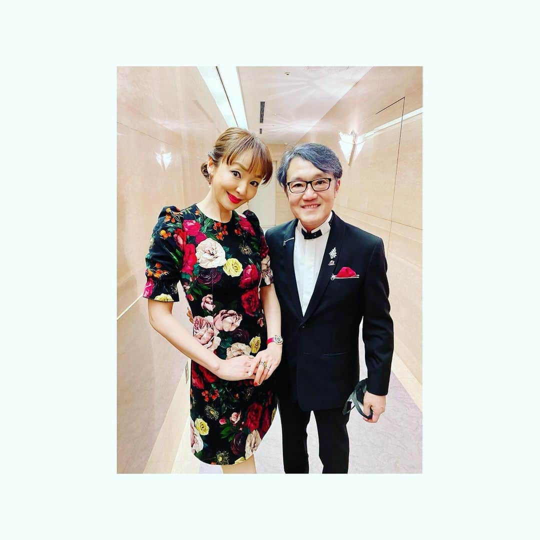 神田うのさんのインスタグラム写真 - (神田うのInstagram)「作曲家 千住明先生💕のコンサート @akirasenju_official へ娘を連れて伺って参りました☺️ 1部のカレンダー組曲に癒され、2部は繊細な明先生💕の力強さを感じ、そして世界でご活躍されているソプラノオペラ歌手田中彩子さん💕 @ayakotanaka_instaofficial の美声ハイコロラトゥーラにウットリ❤️最後はお兄様千住博先生💕の絵画の画像と共に心高揚する素晴らし過ぎるとても贅沢な時間でした😍 もっと聴きたい❣️もっと聴かせて欲しい❣️と会場にいた全てのお客様がそう思ったはずです❤️ ご招待下さりありがとうございました☺️ そして若かりし頃お世話になった#嘉門達夫 さん💕とも再会出来て嬉しかったです☺️  #娘と#カレンダーコンサート#作曲家#千住明 先生#akirasenju#紀尾井ホール#嘉門達夫 さん#神田うの#unokanda」12月26日 9時17分 - unokandaofficial